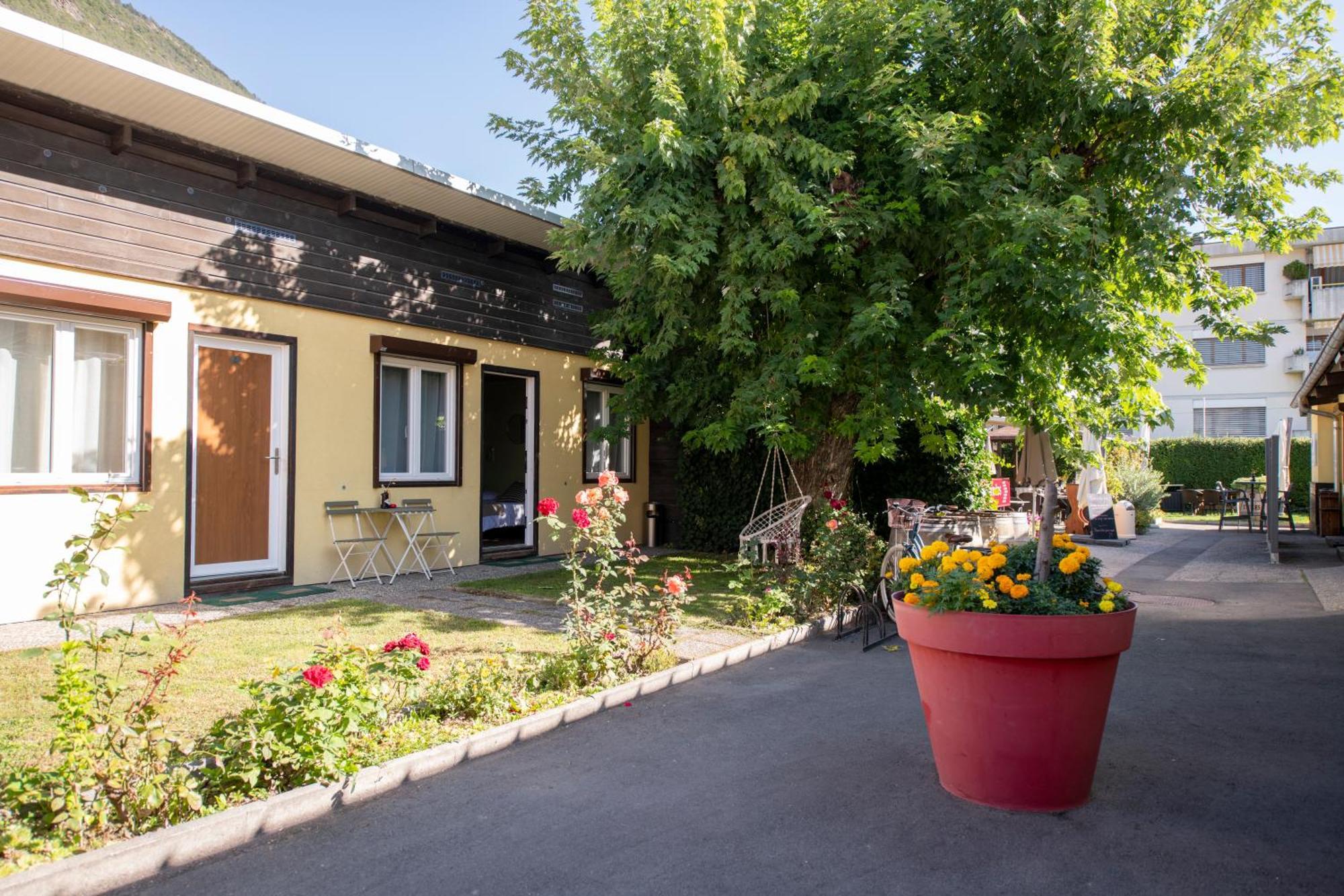 Motel-Restaurant 13 Etoiles Saint-Leonard Екстер'єр фото